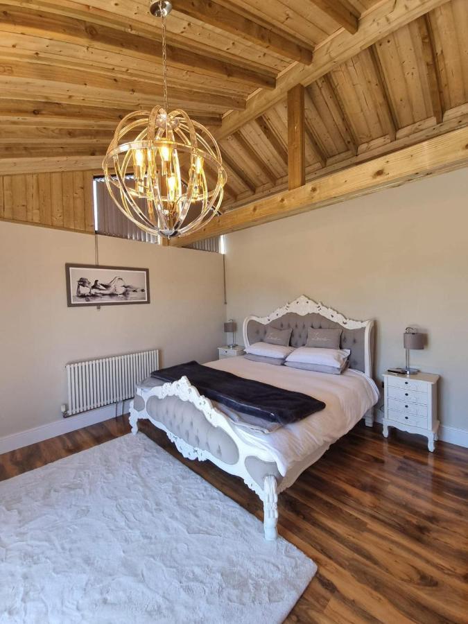 Holiday home Immaculate 4-bed Private Luxury Near *