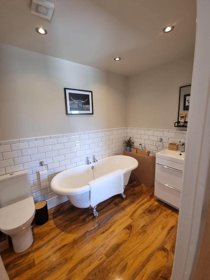 Immaculate 4-bed Private Luxury Near Holiday home