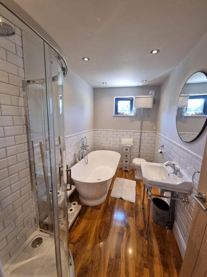 Immaculate 4-bed Private Luxury Near