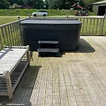 Immaculate 4-Bed Private Luxury Lodge Near York